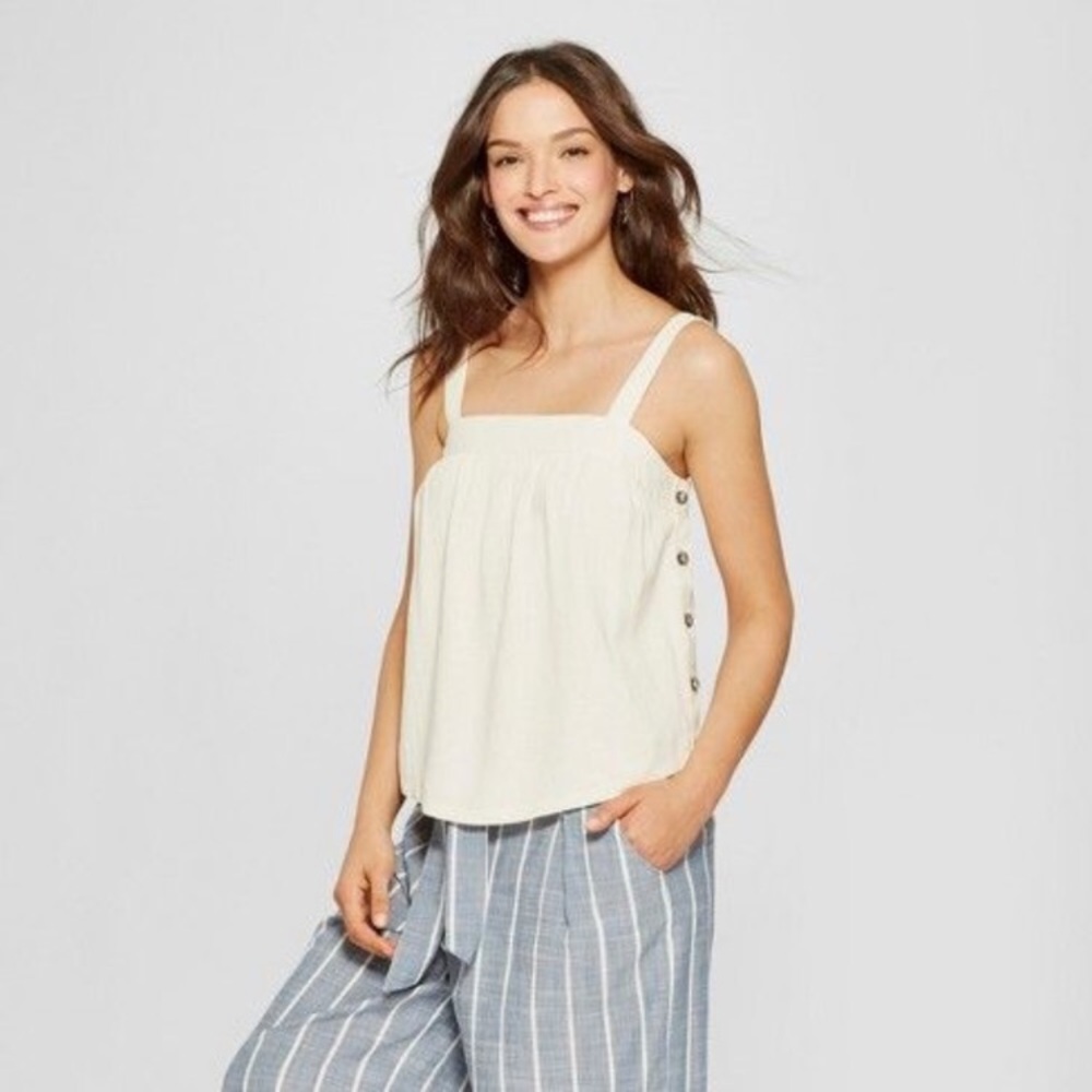 NWT wide strap button tank Top XL